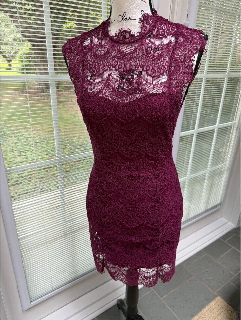 Free People Magenta Lace Open-Back Cutout Short Sleeve Dress. Size XS. EUC